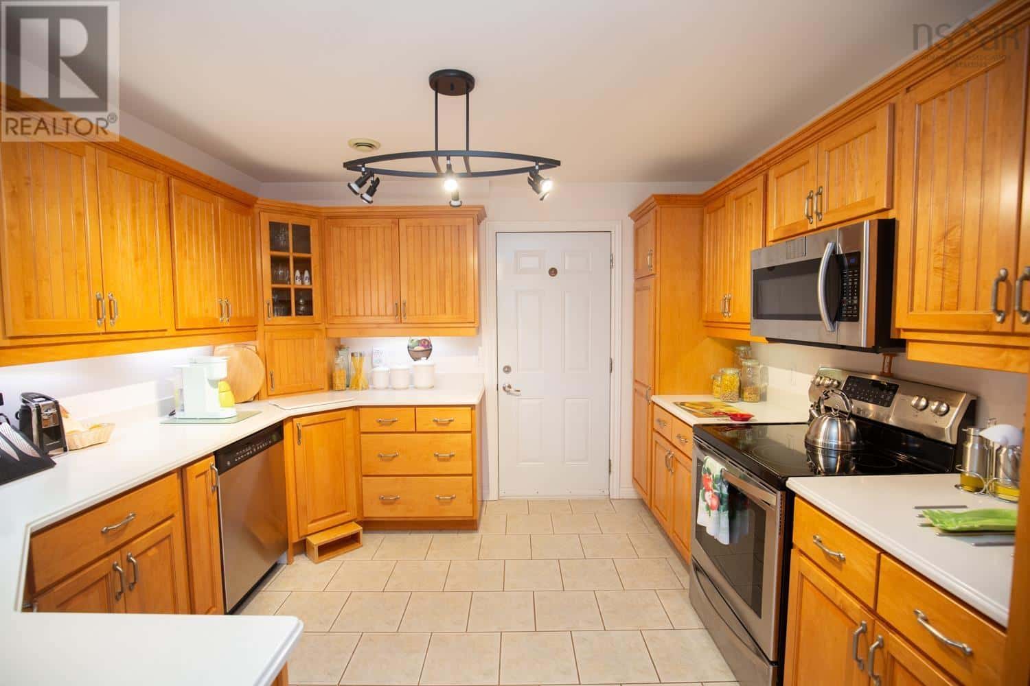 111 PARKSIDE Drive — Valley, Nova Scotia - Photo 5 of 37