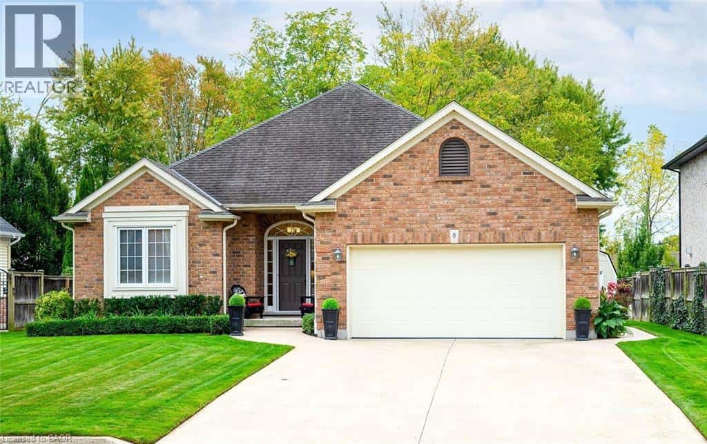 8 BACON Lane — Fonthill, Ontario - Photo 2 of 47