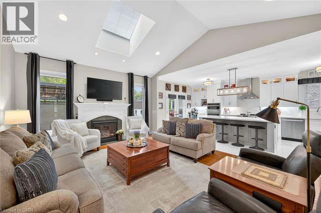 8 BACON Lane — Fonthill, Ontario - Photo 4 of 47