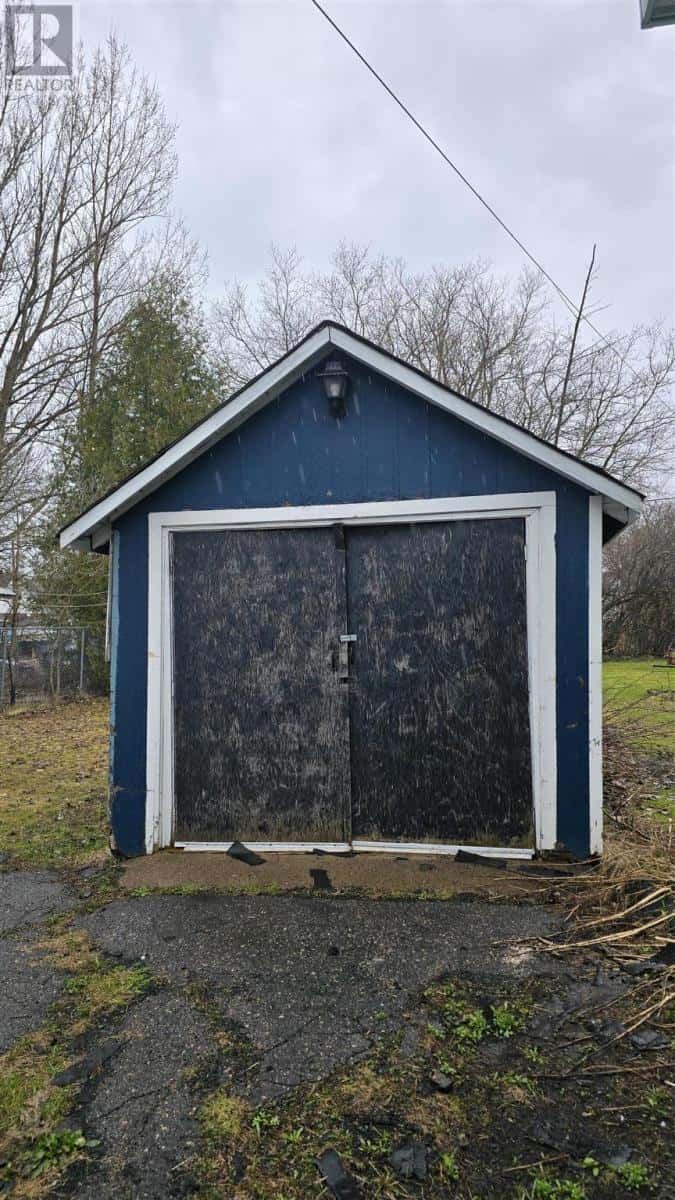 45 Algoma AVE — Sault Ste Marie, Ontario - Photo 4 of 18