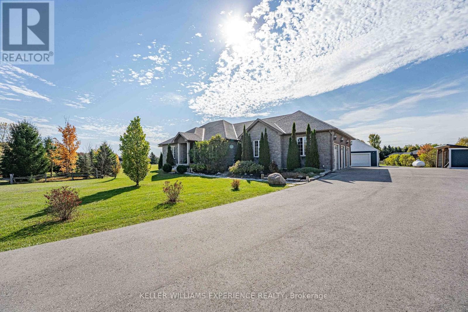 2 HARRY PARKER PLACE — Adjala-Tosorontio, Ontario - Main photo