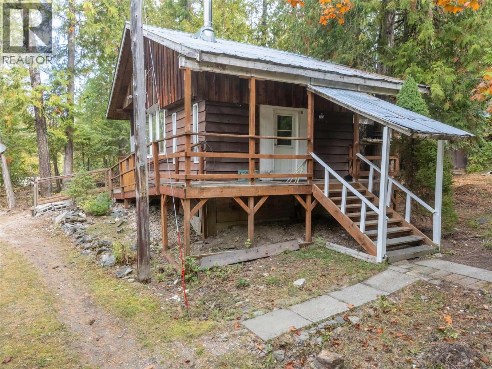 4540 Eagle Bay Road — Eagle Bay, British Columbia - Photo 3 of 36