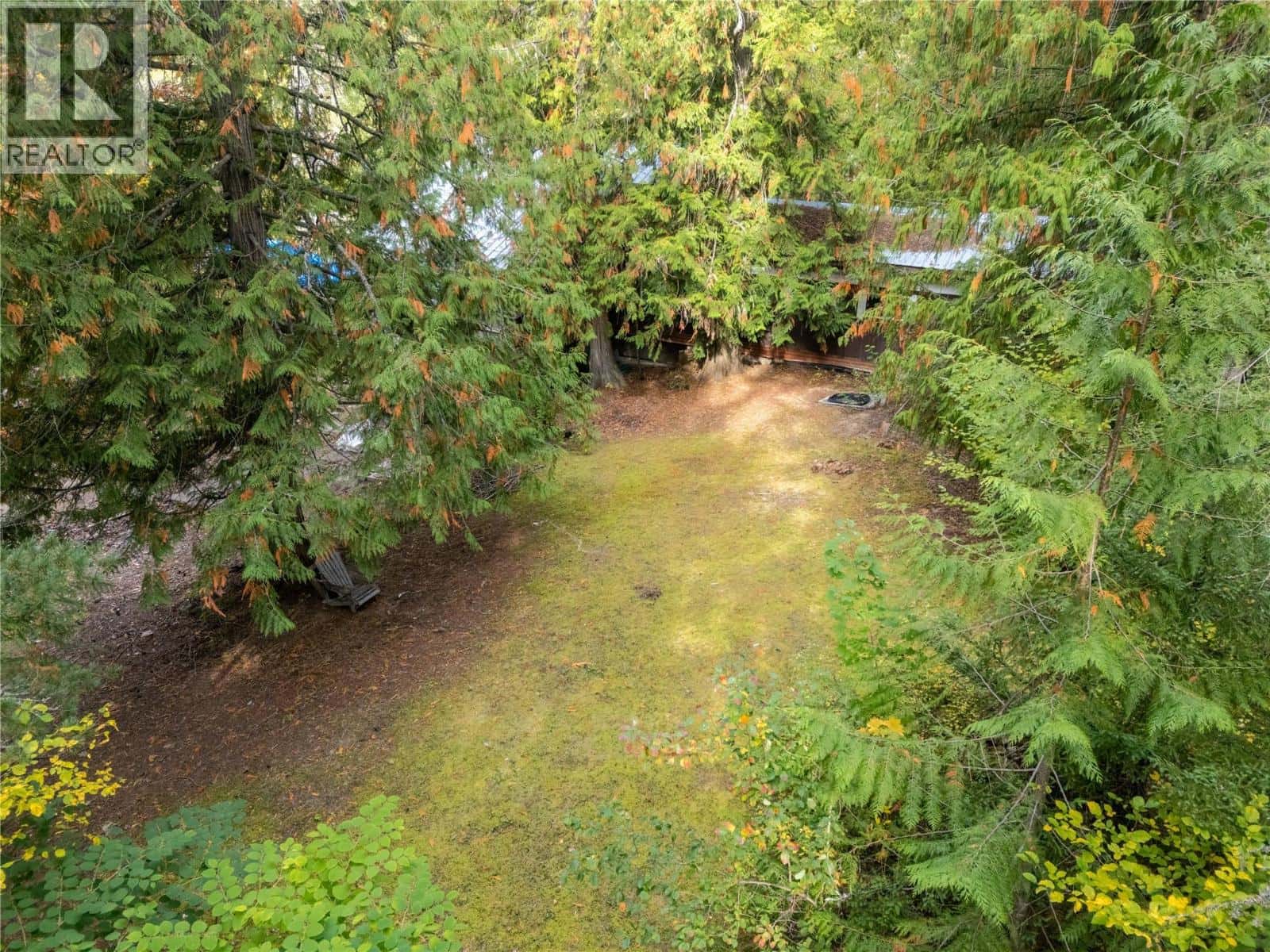 4540 Eagle Bay Road — Eagle Bay, British Columbia - Photo 4 of 36