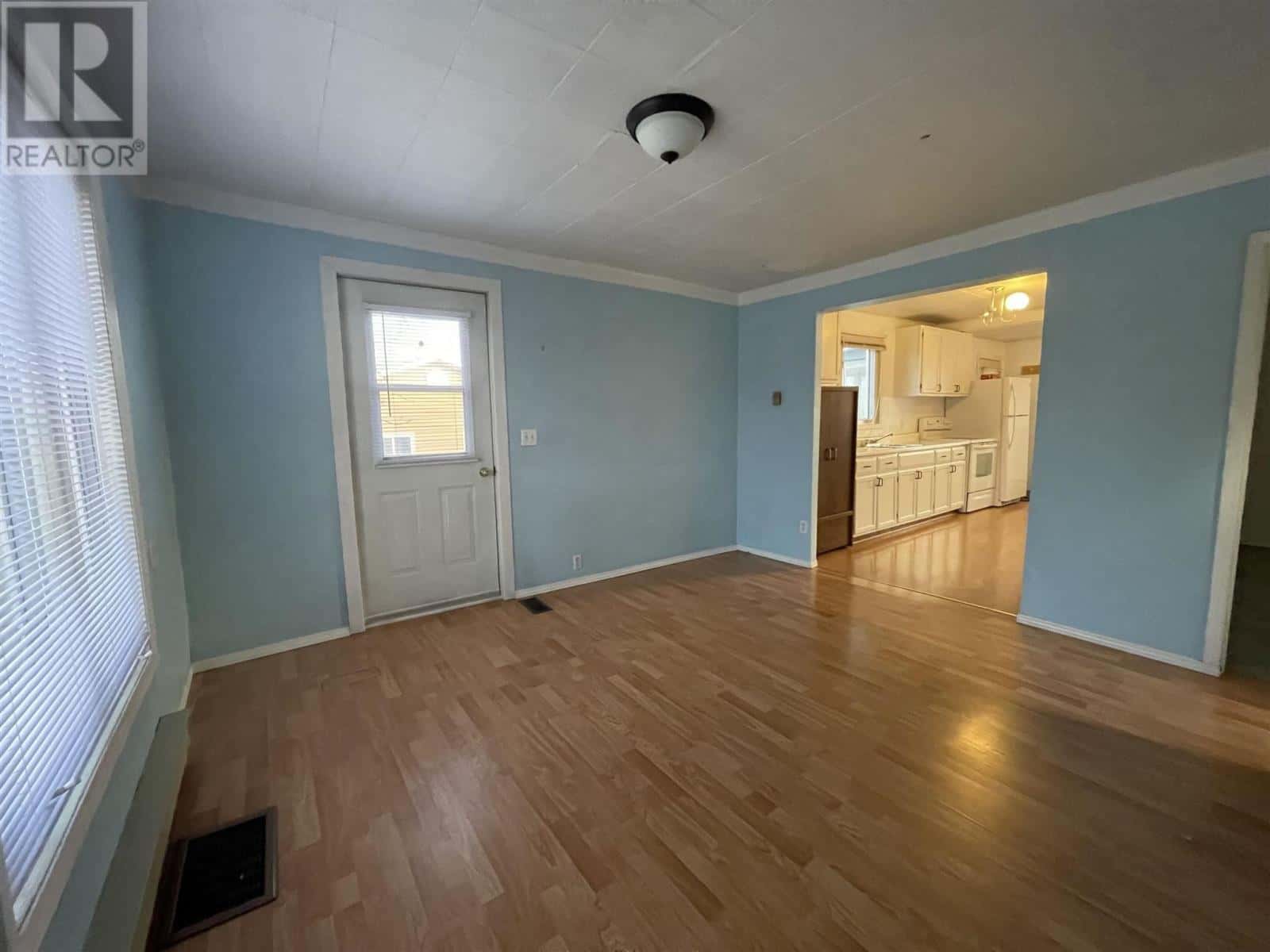 113 Lansdowne ST S, Lansdowne Street South — Chapleau, Ontario - Photo 3 of 17