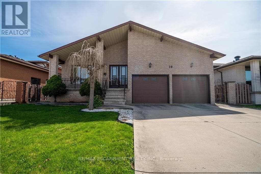 LOWER - 19 PAVAROTTI COURT — Hamilton (Gershome), Ontario - Main photo