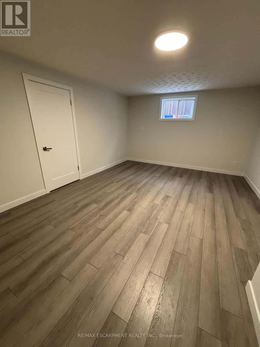 LOWER - 19 PAVAROTTI COURT — Hamilton (Gershome), Ontario - Photo 3 of 23