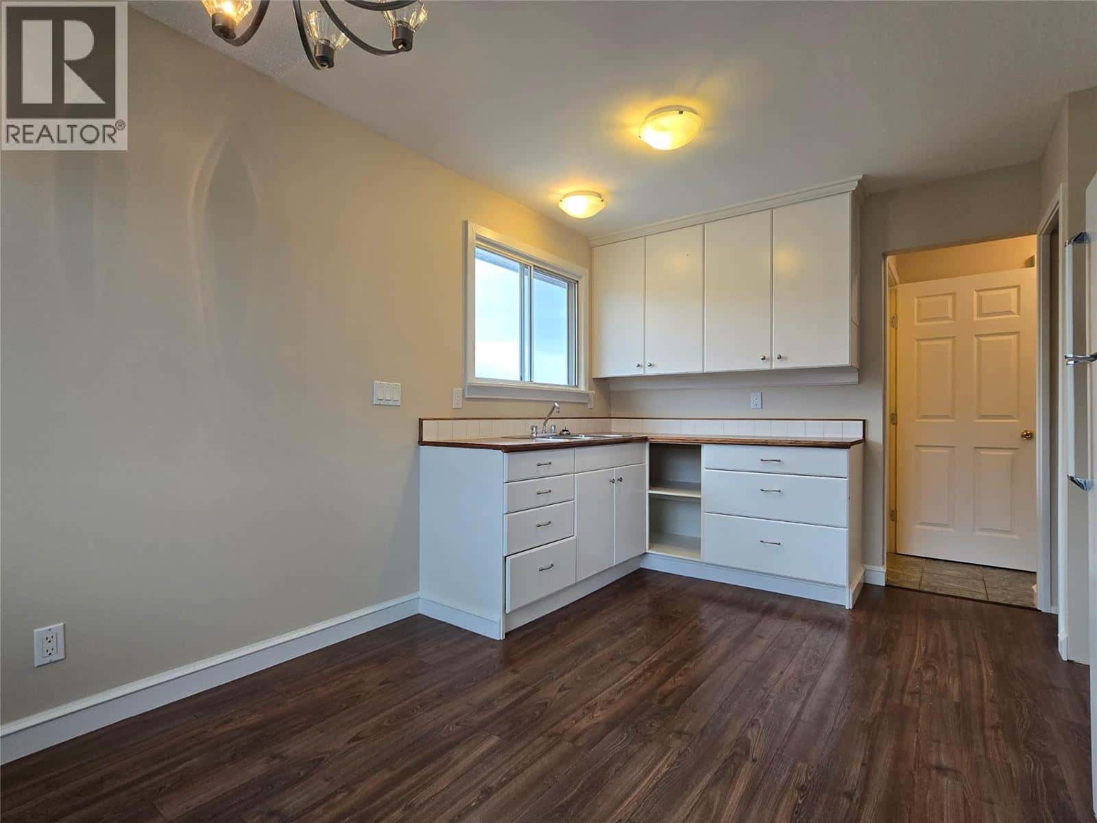 1584 Stage Road — Cache Creek, British Columbia - Photo 5 of 34