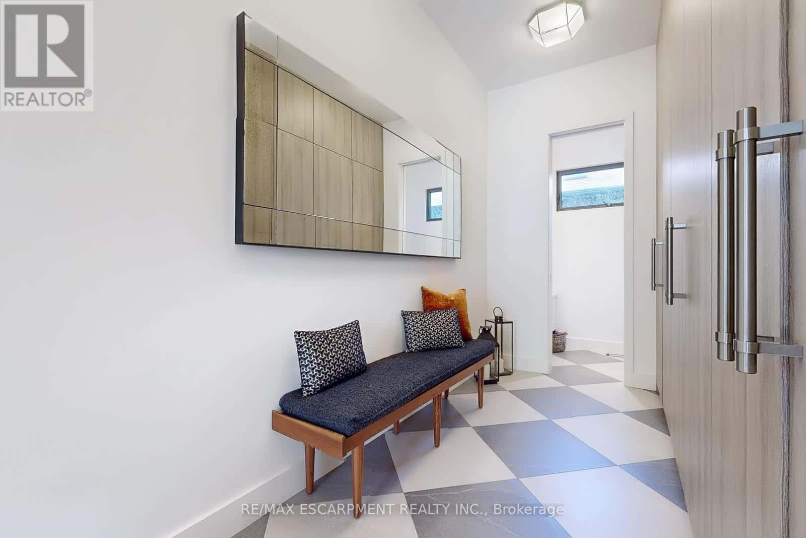 977 GORTON AVENUE — Burlington (Bayview), Ontario - Photo 4 of 51