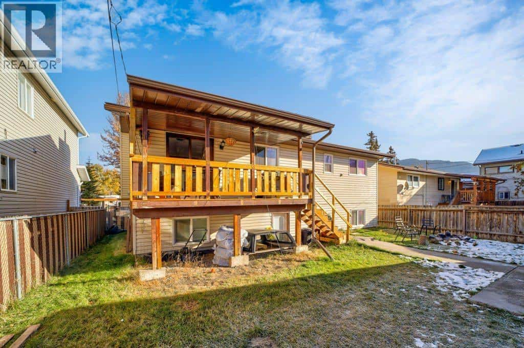 11538 21 Avenue — Blairmore, Alberta - Photo 3 of 30