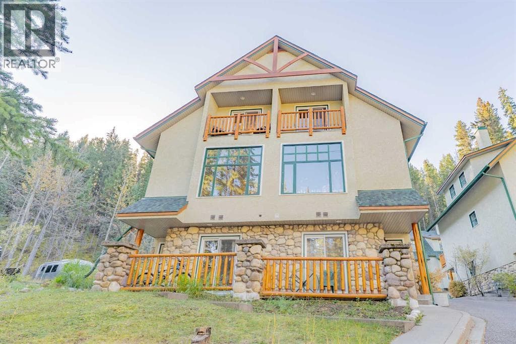 1, 153 Cave Ave — Banff, Alberta - Main photo