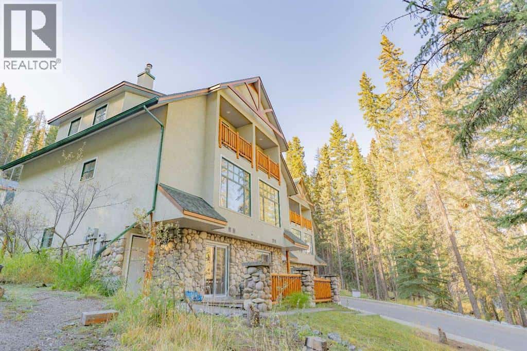 1, 153 Cave Ave — Banff, Alberta - Photo 2 of 47