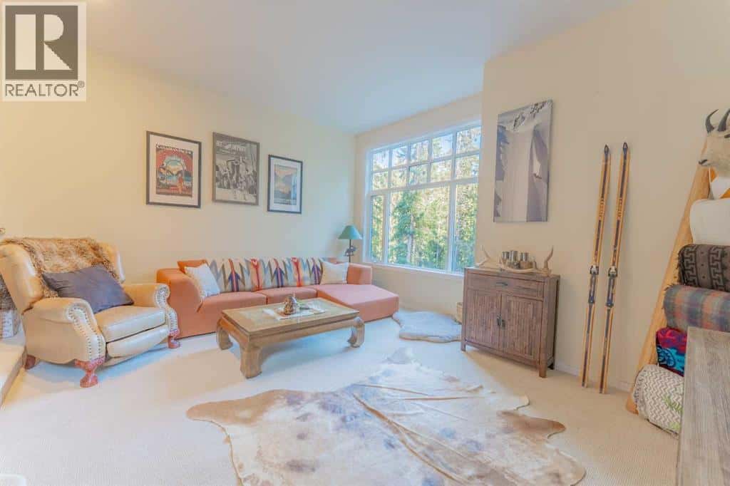 1, 153 Cave Ave — Banff, Alberta - Photo 4 of 47