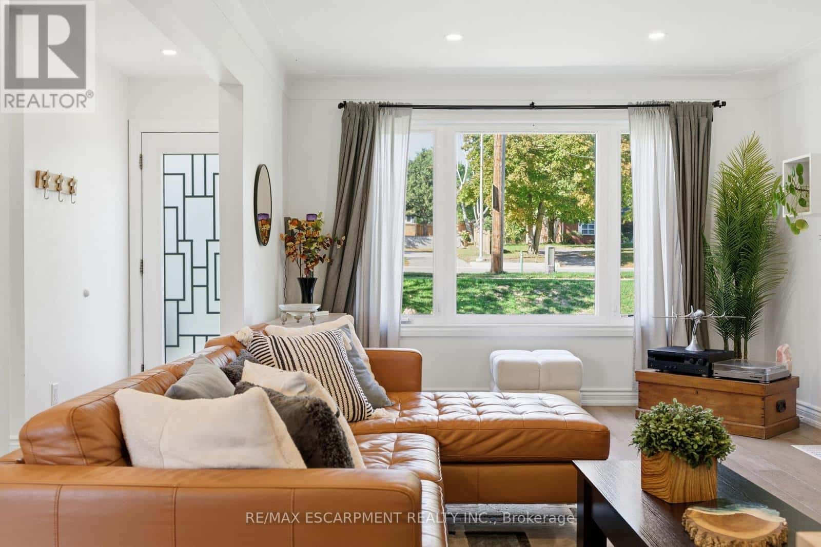 424 PLAINS ROAD W — Burlington (Bayview), Ontario - Photo 5 of 42