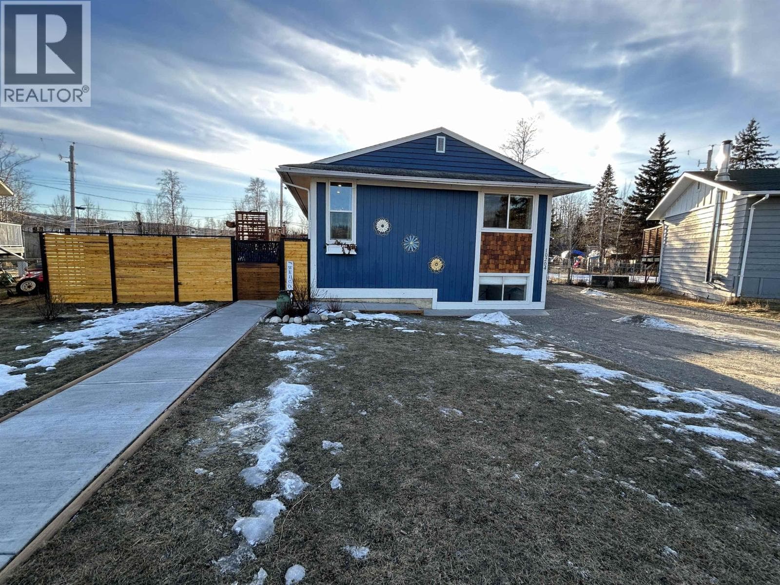 10204 TURNER CRESCENT — Hudsons Hope, British Columbia - Main photo