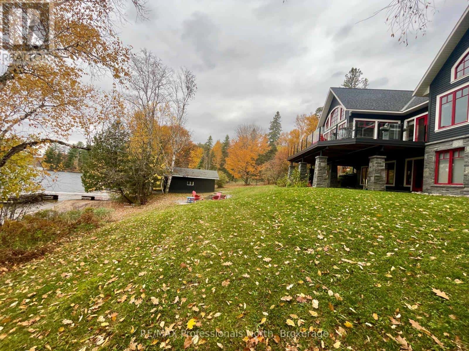 11 TIPPER LN LANE — Huntsville (Stisted), Ontario - Photo 2 of 49