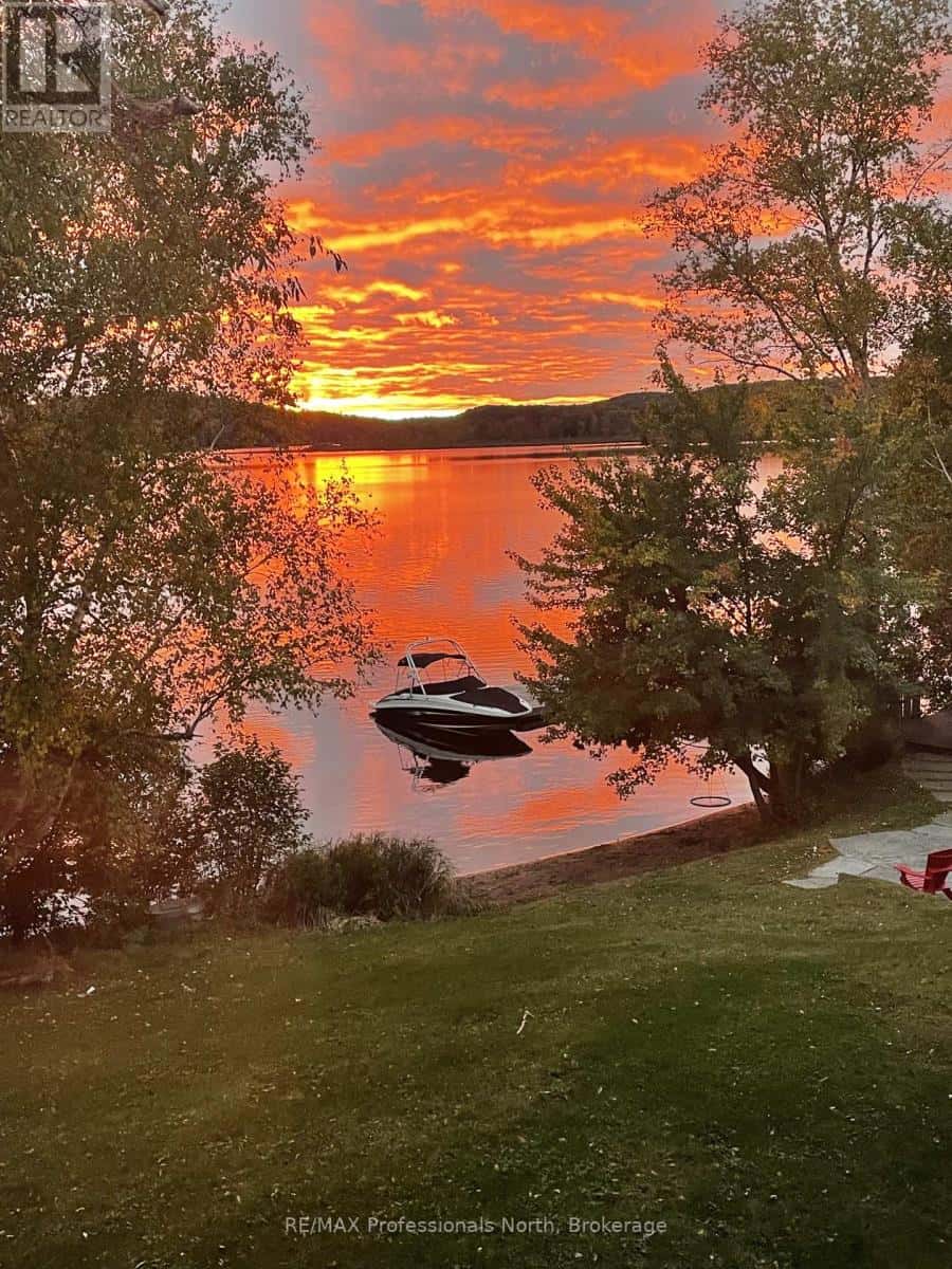 11 TIPPER LN LANE — Huntsville (Stisted), Ontario - Photo 5 of 49