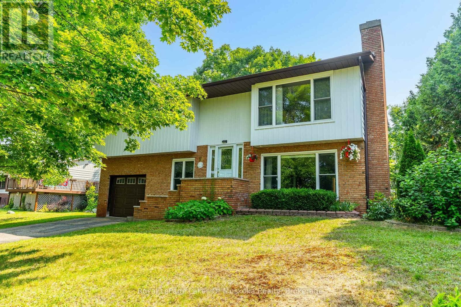 37 CHURCH STREET — Bracebridge (Monck (Bracebridge)), Ontario - Main photo