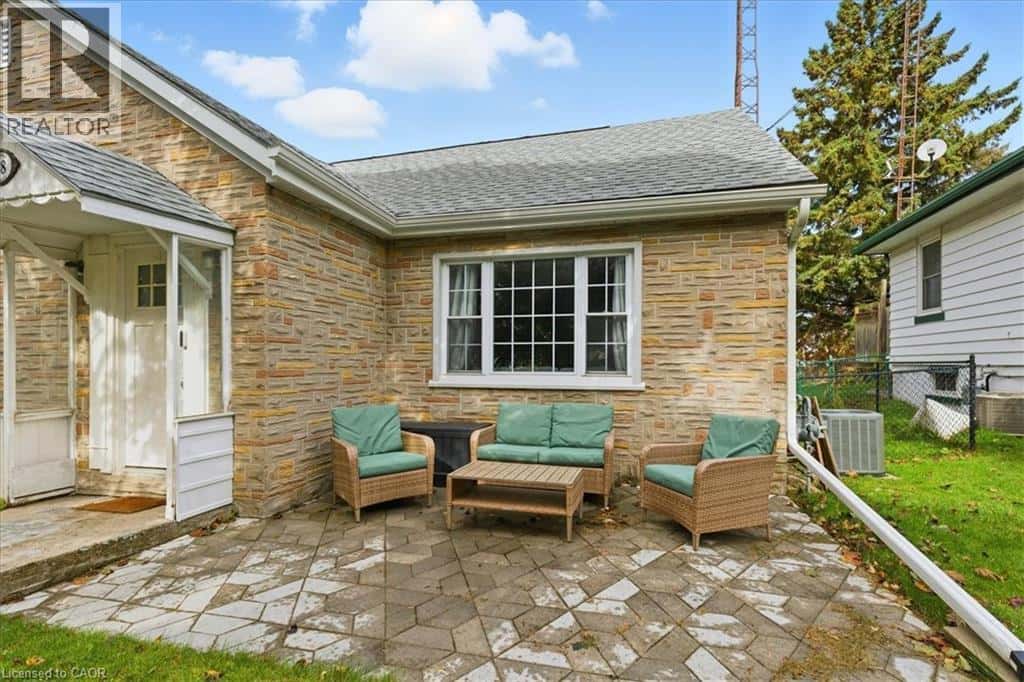 98 ALBERT Street E — Plattsville, Ontario - Photo 4 of 47