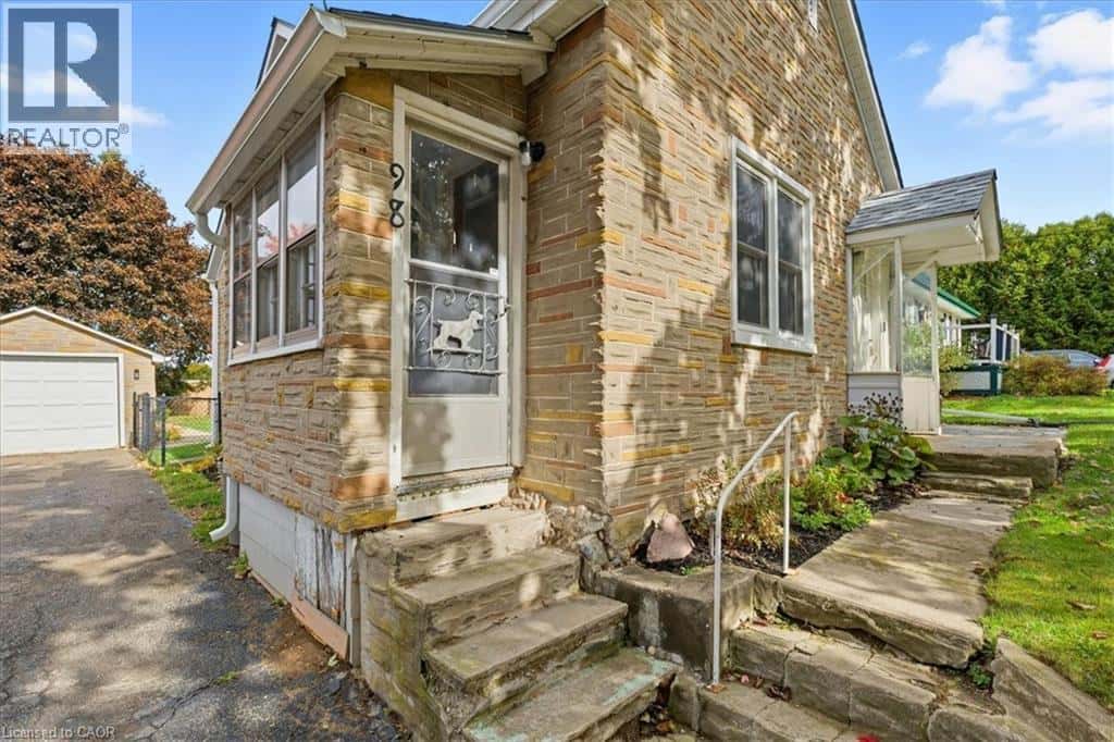 98 ALBERT Street E — Plattsville, Ontario - Photo 5 of 47