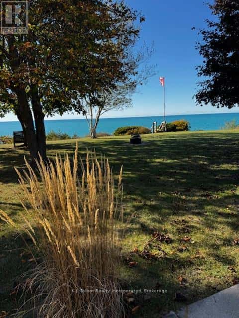 72163 LAKESHORE DRIVE N — Bluewater (Hay), Ontario - Photo 2 of 6