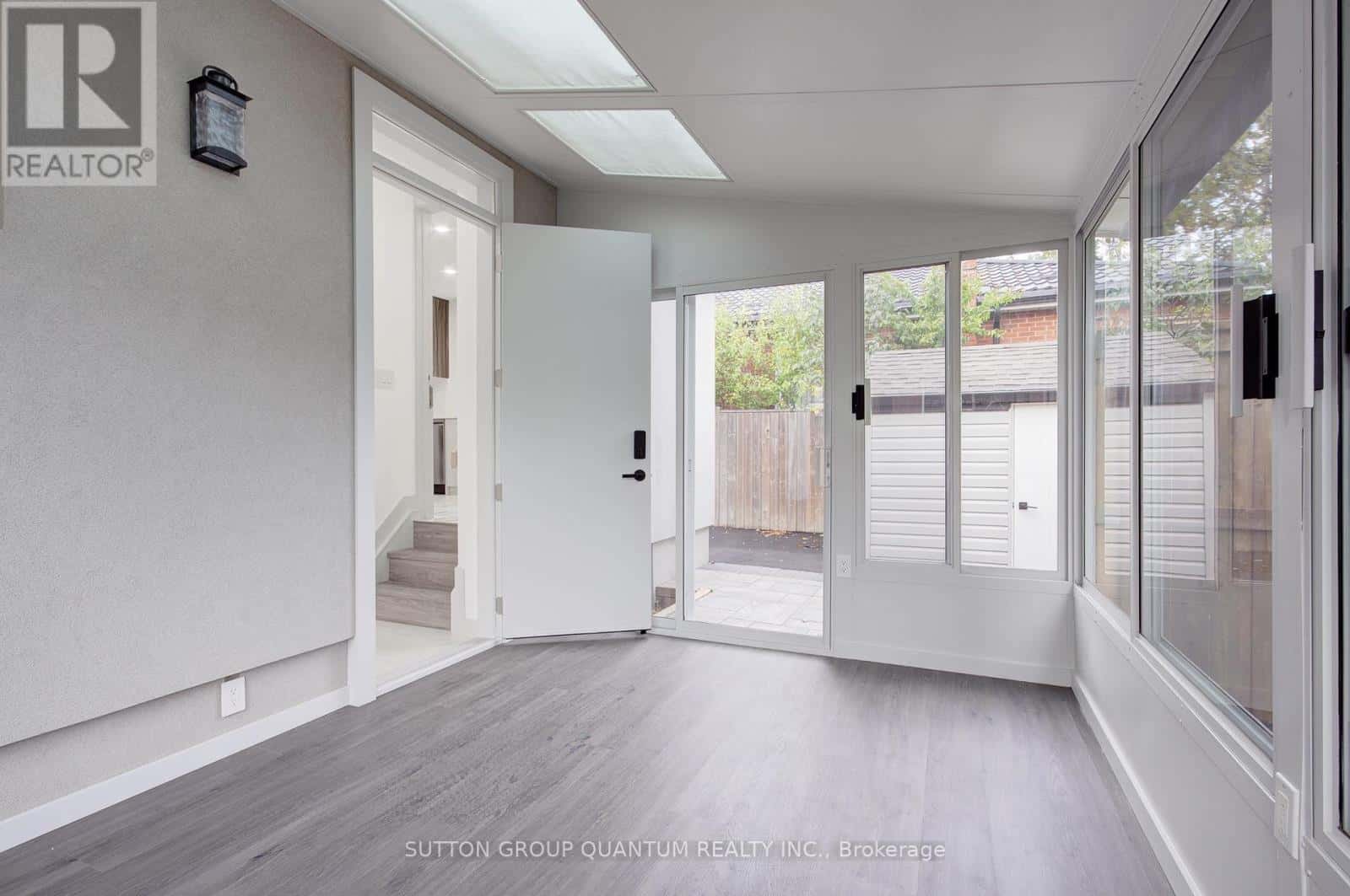 LOWER UNIT - 95 SOUTH BEND ROAD E — Hamilton (Balfour), Ontario - Photo 3 of 25