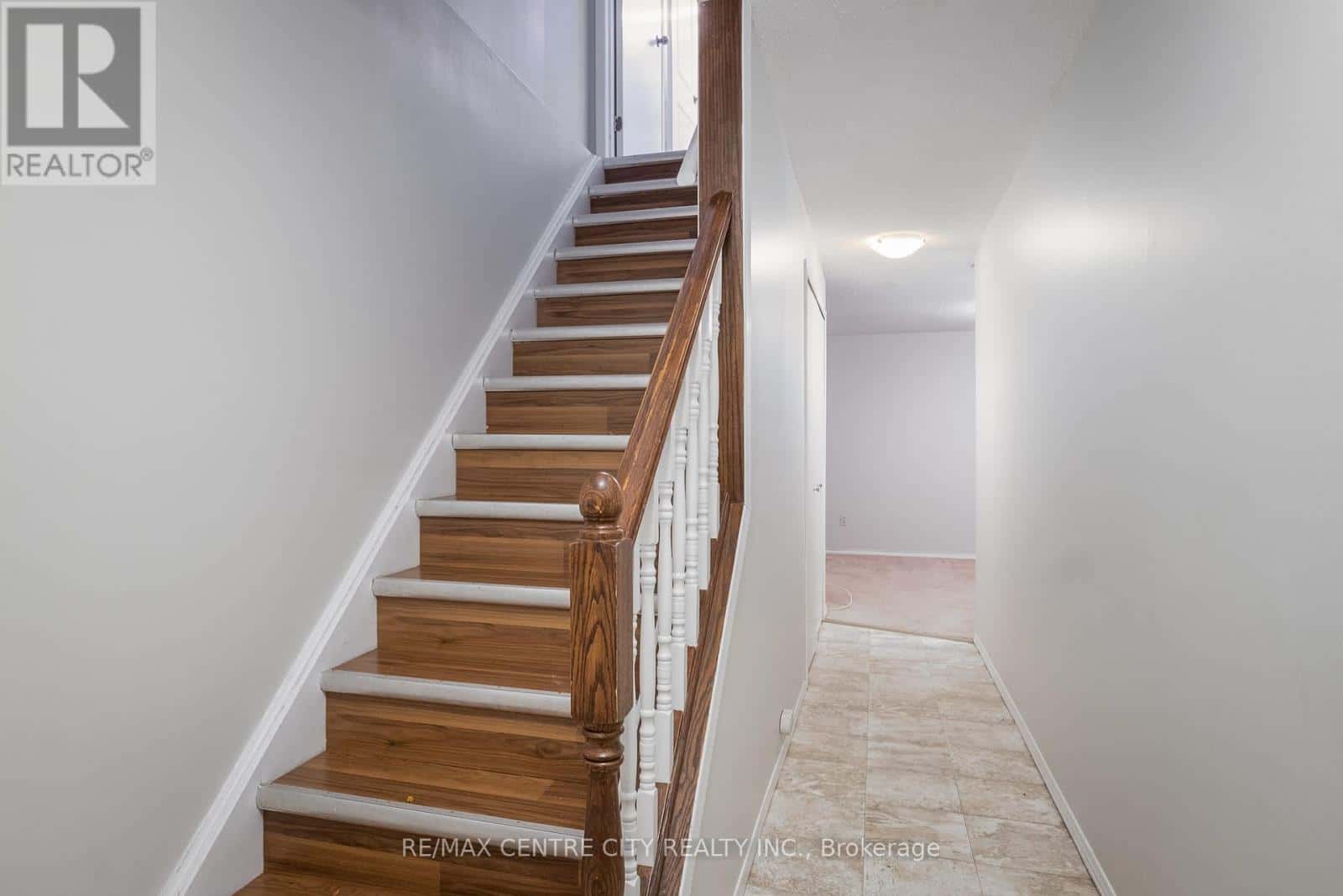 124 - 320 WESTMINSTER AVENUE — London South (South H), Ontario - Photo 3 of 23