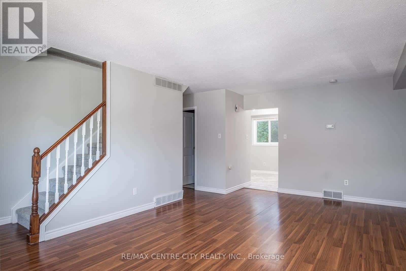 124 - 320 WESTMINSTER AVENUE — London South (South H), Ontario - Photo 5 of 23