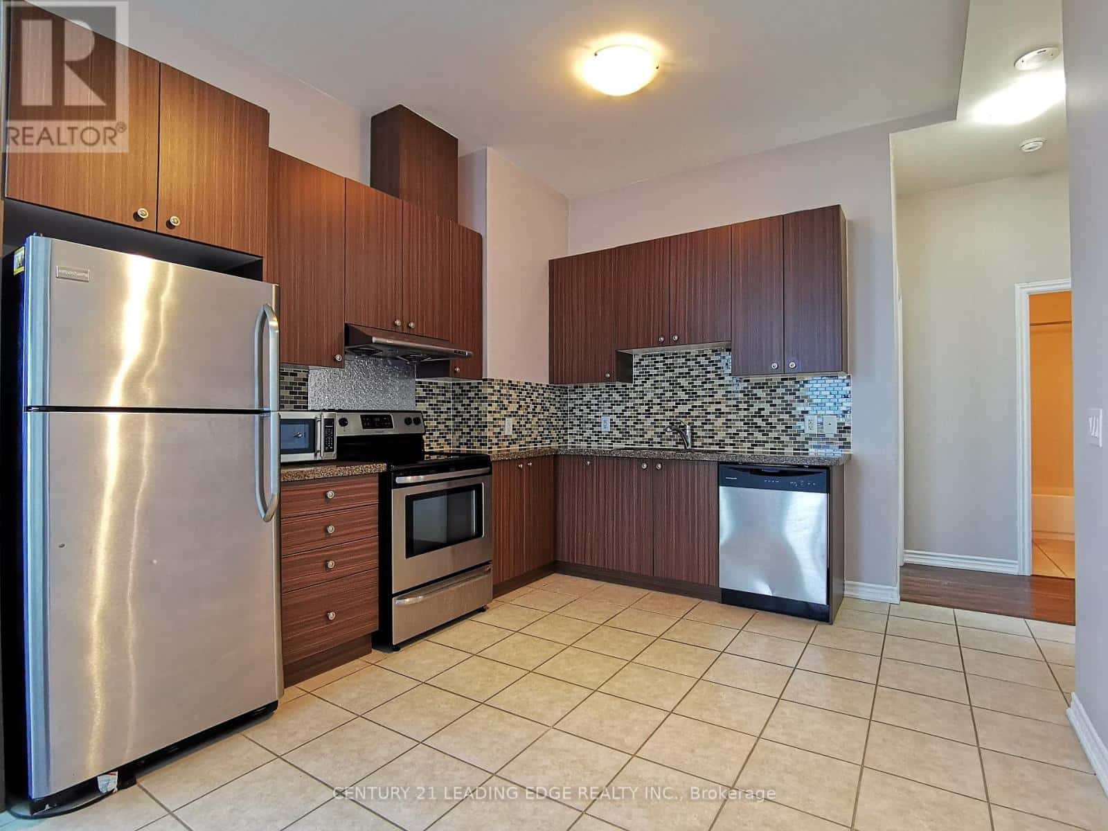 PH06 - 8323 KENNEDY ROAD — Markham (Village Green-South Unionville), Ontario - Photo 2 of 13