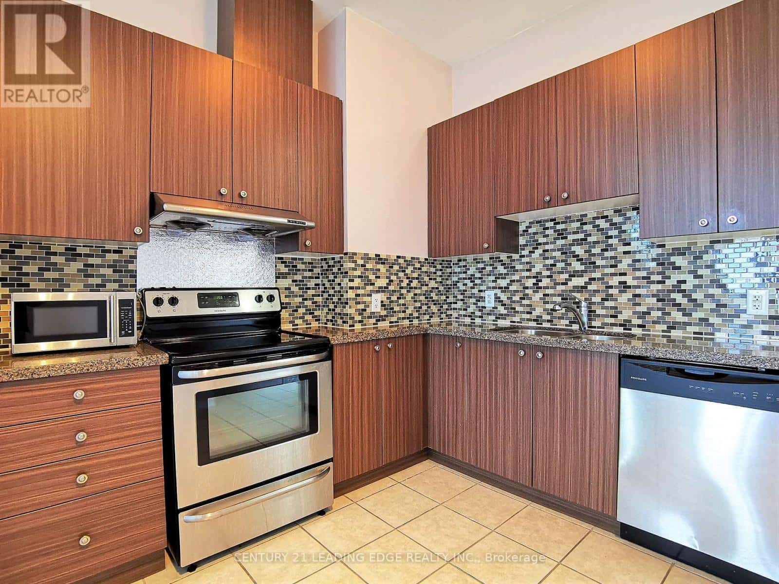 PH06 - 8323 KENNEDY ROAD — Markham (Village Green-South Unionville), Ontario - Photo 3 of 13