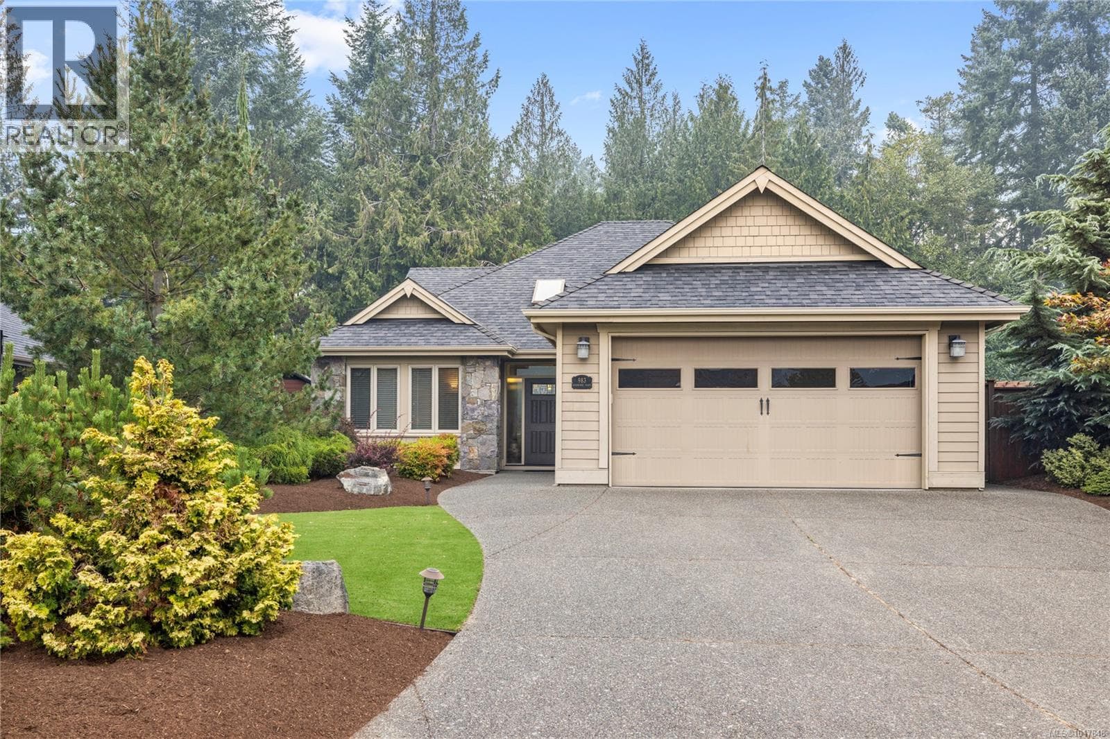 983 Windridge Pl — French Creek, British Columbia - Main photo