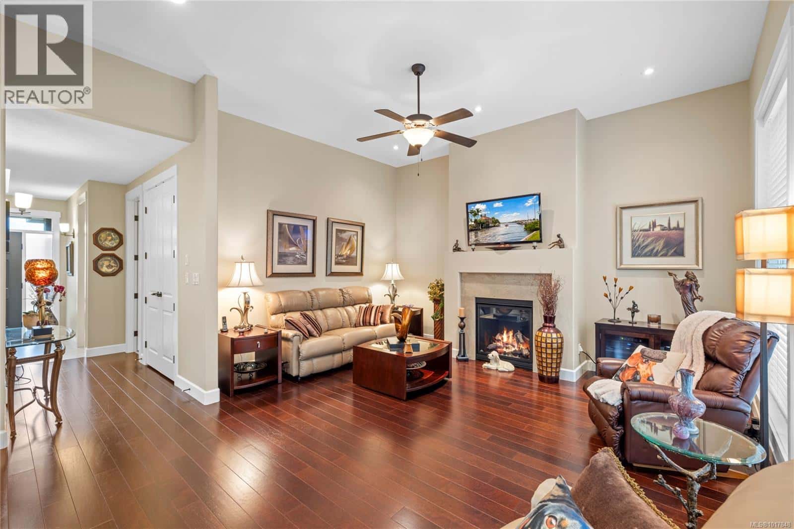 983 Windridge Pl — French Creek, British Columbia - Photo 5 of 36