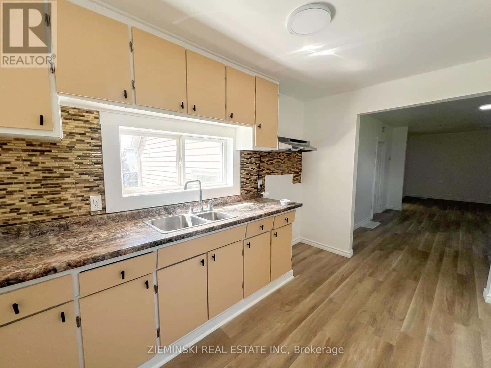 A - 310 NINTH AVENUE — Cochrane, Ontario - Photo 2 of 12