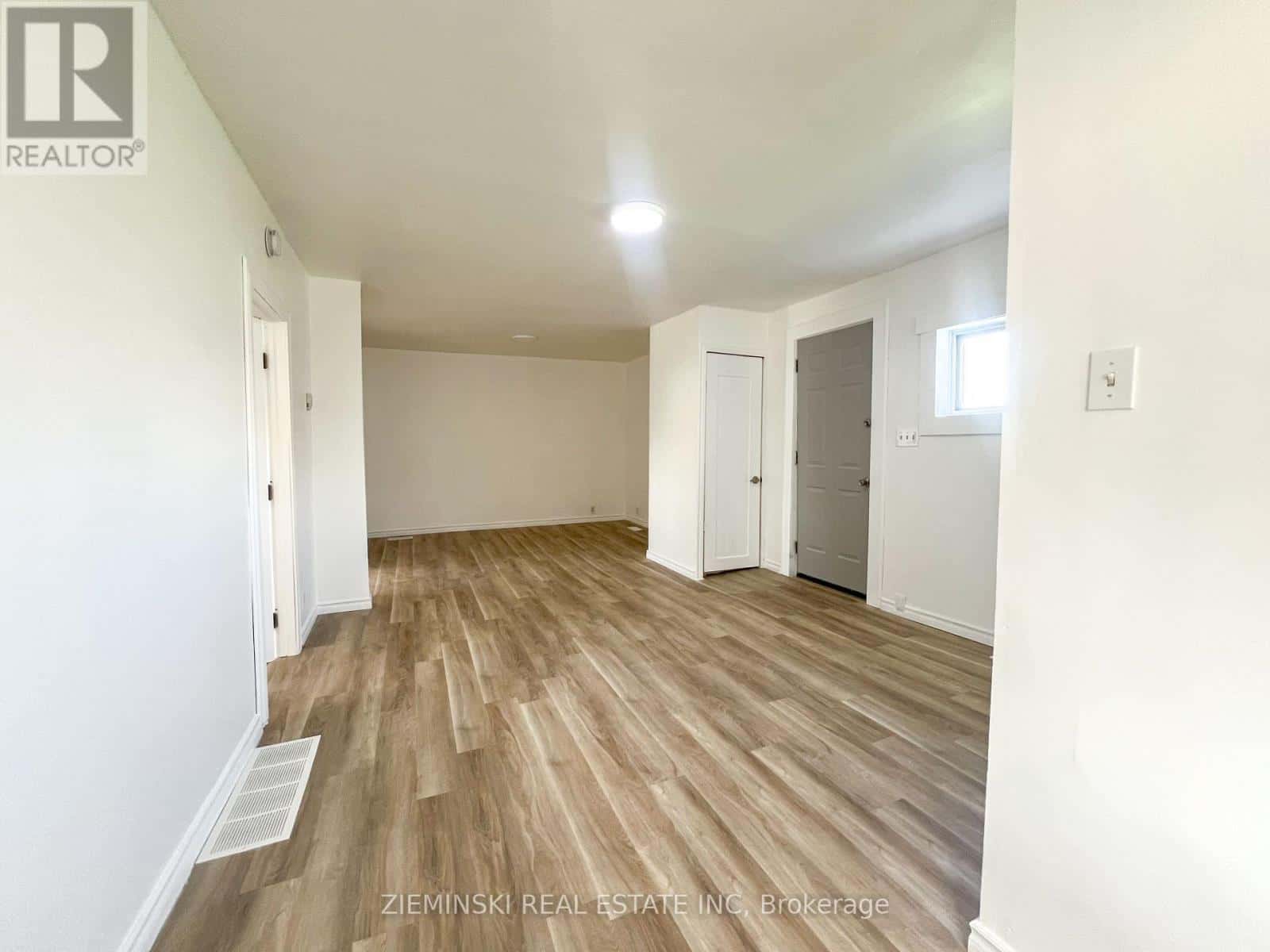 A - 310 NINTH AVENUE — Cochrane, Ontario - Photo 4 of 12