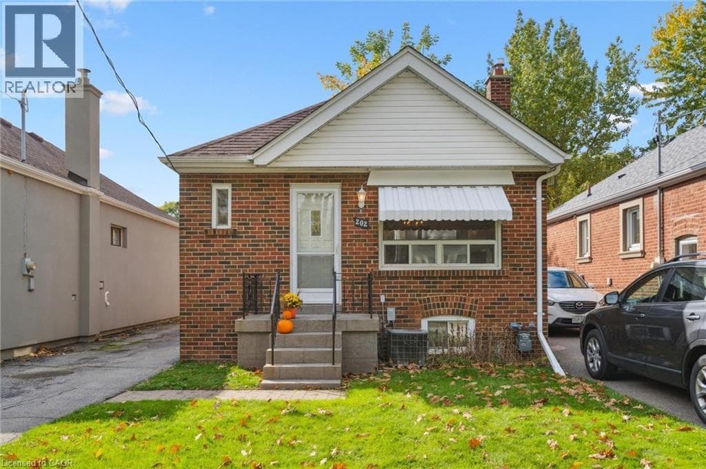 202 ALDERBRAE Avenue — Etobicoke, Ontario - Main photo