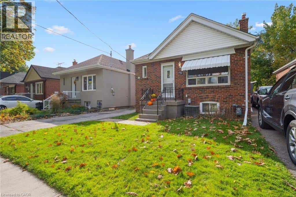 202 ALDERBRAE Avenue — Etobicoke, Ontario - Photo 2 of 42