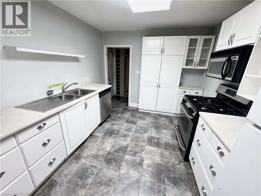 2575 BINBROOK Road — Glanbrook, Ontario - Photo 3 of 20