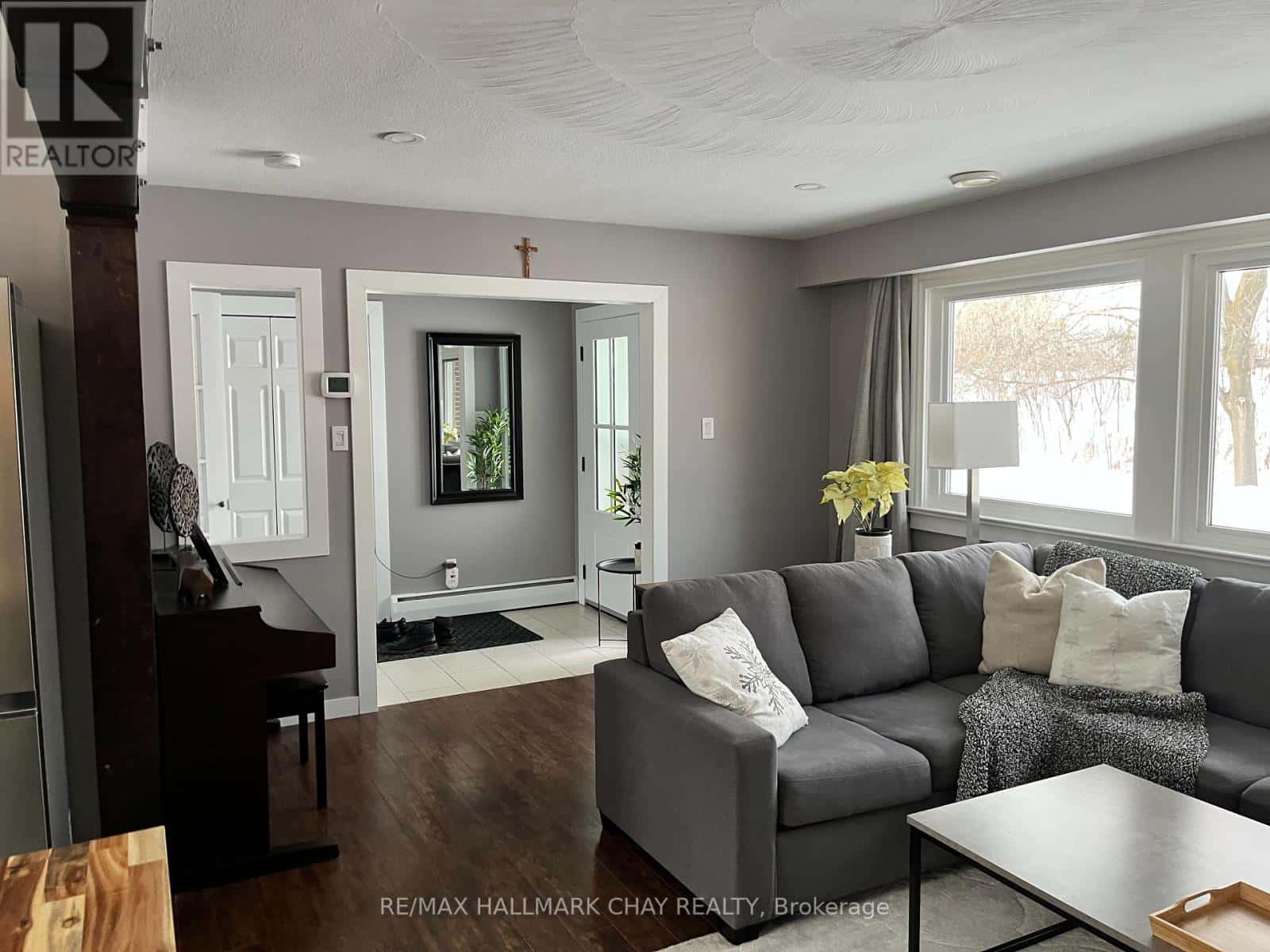 595 BIG BAY POINT ROAD E — Barrie (Bayshore), Ontario - Photo 4 of 9