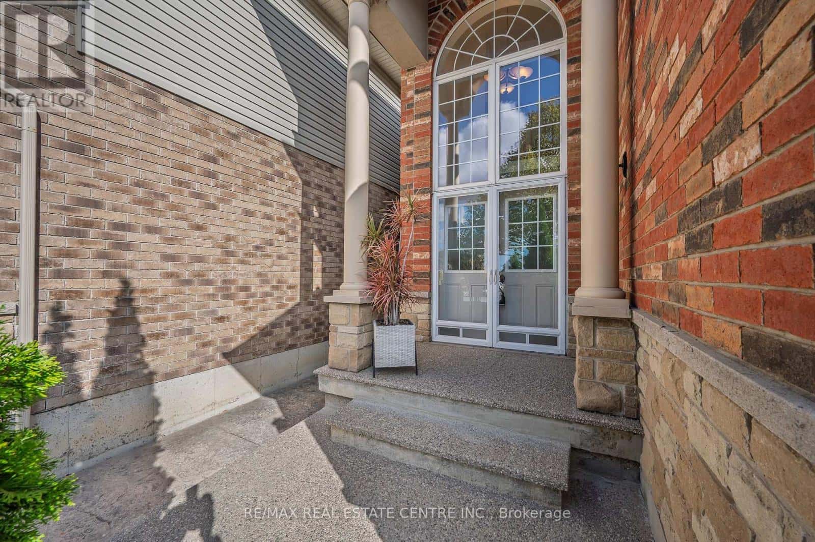 733 STONE CHURCH ROAD E — Hamilton (Randall), Ontario - Photo 4 of 50