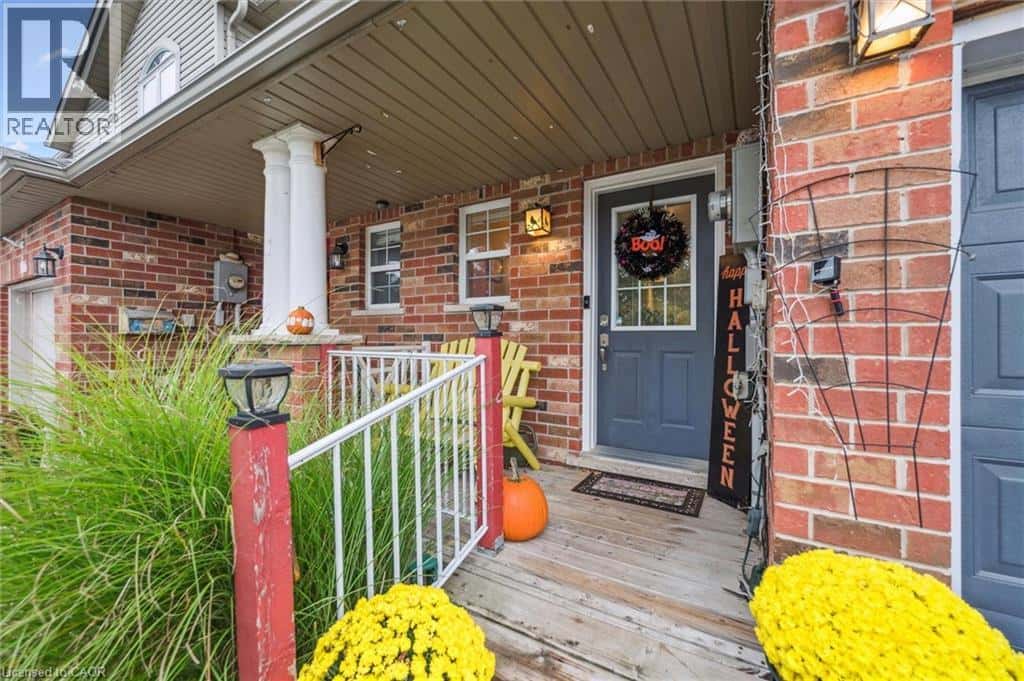 108 GIBBONS Drive — Fergus, Ontario - Photo 3 of 40