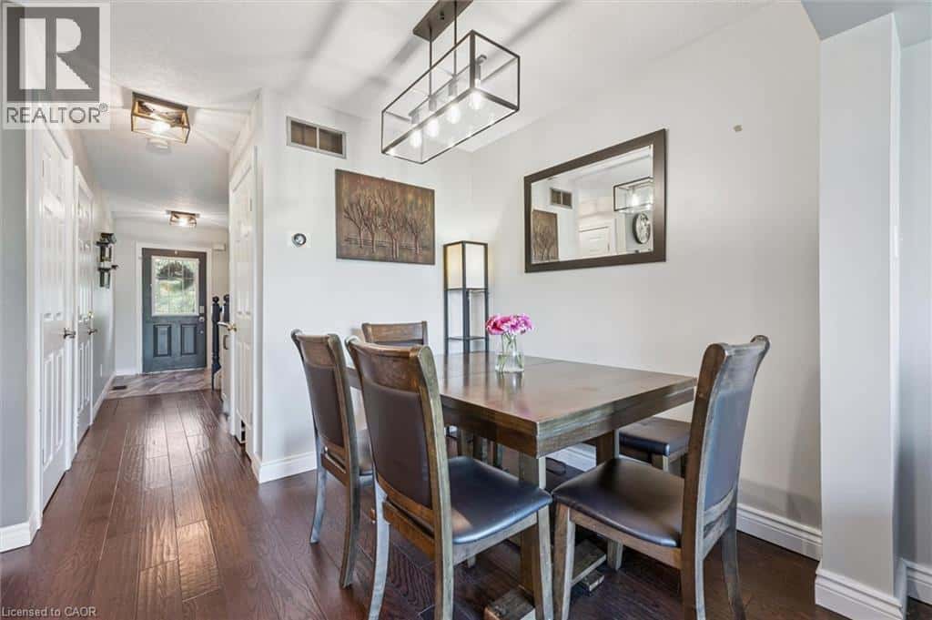 108 GIBBONS Drive — Fergus, Ontario - Photo 5 of 40