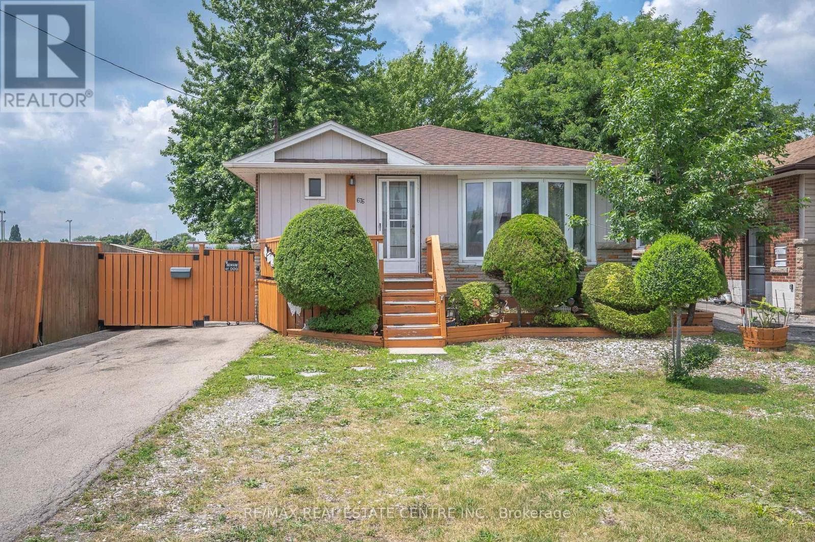 676 UPPER WENTWORTH STREET — Hamilton (Hill Park), Ontario - Main photo