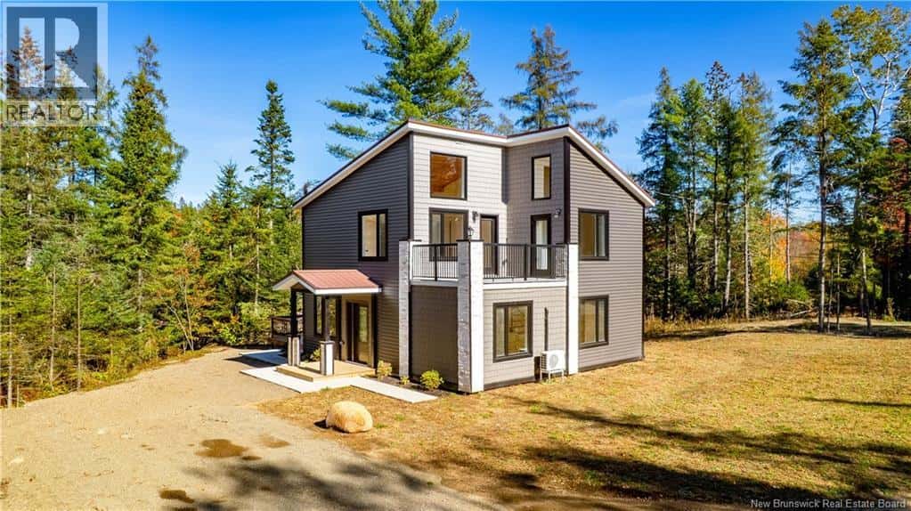 4 Thomas Creek Lane — Oak Bay, New Brunswick - Photo 2 of 40