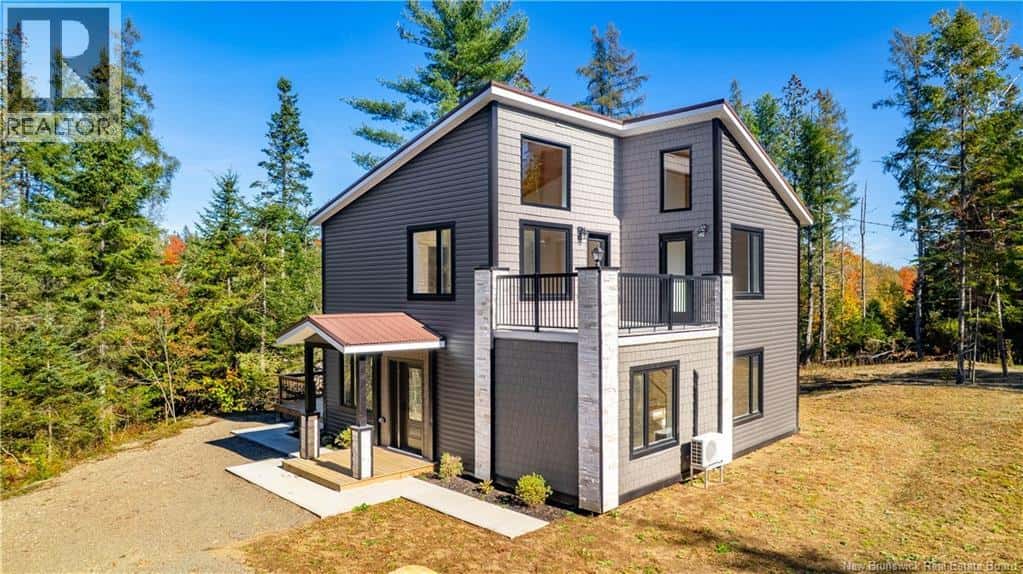 4 Thomas Creek Lane — Oak Bay, New Brunswick - Photo 3 of 40