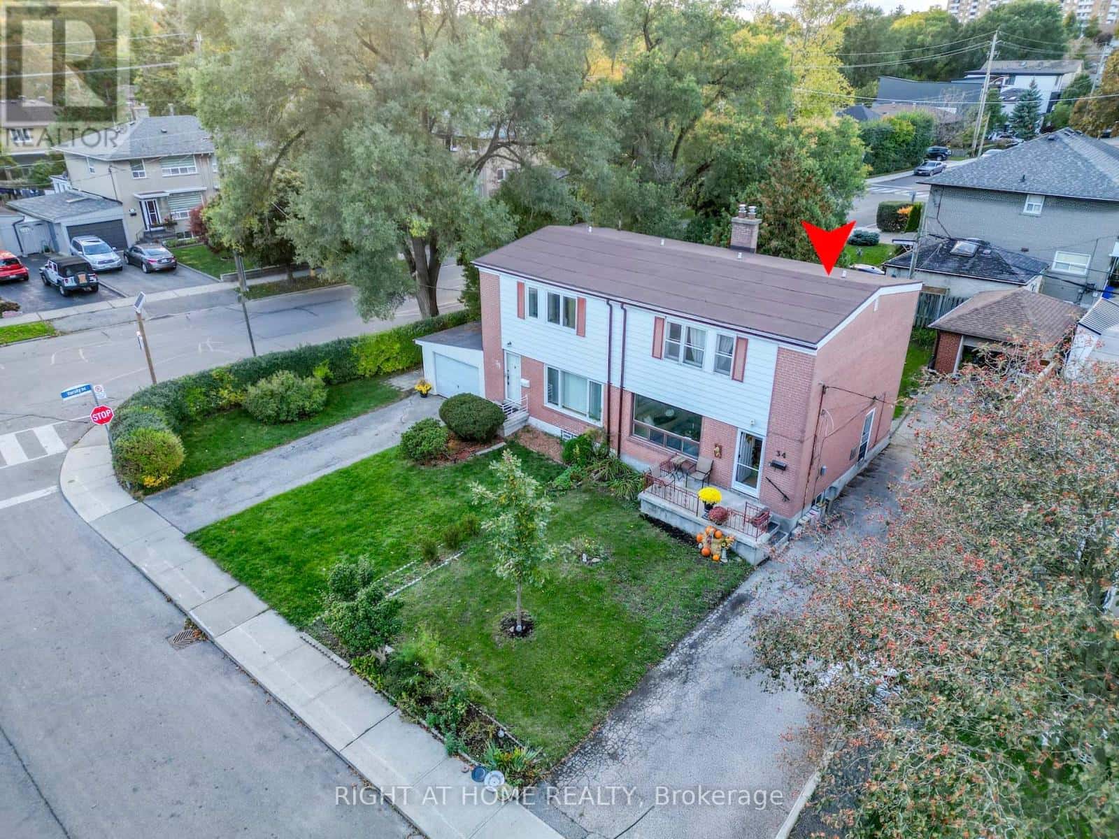 34 ALTHEA ROAD — Toronto (Lambton Baby Point), Ontario - Photo 2 of 49