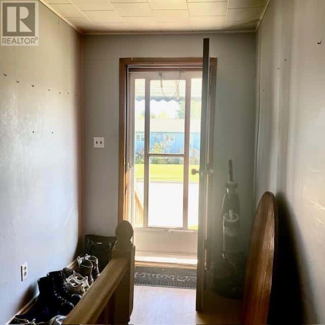 914 First ST W — Geraldton, Ontario - Photo 3 of 18