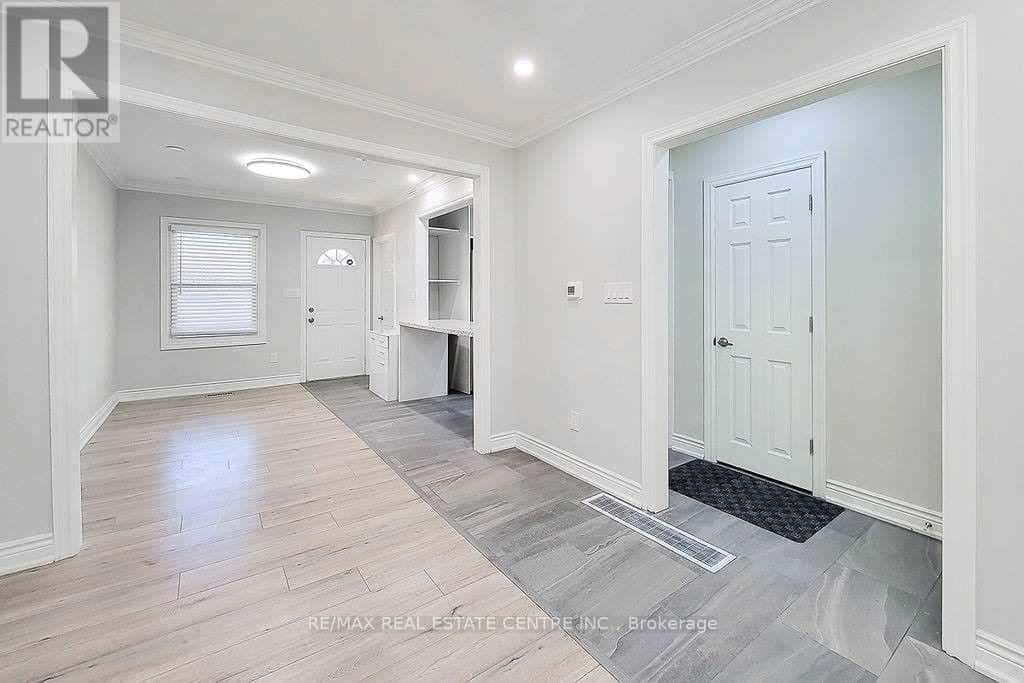 24 EAST 22ND STREET — Hamilton (Eastmount), Ontario - Photo 4 of 27