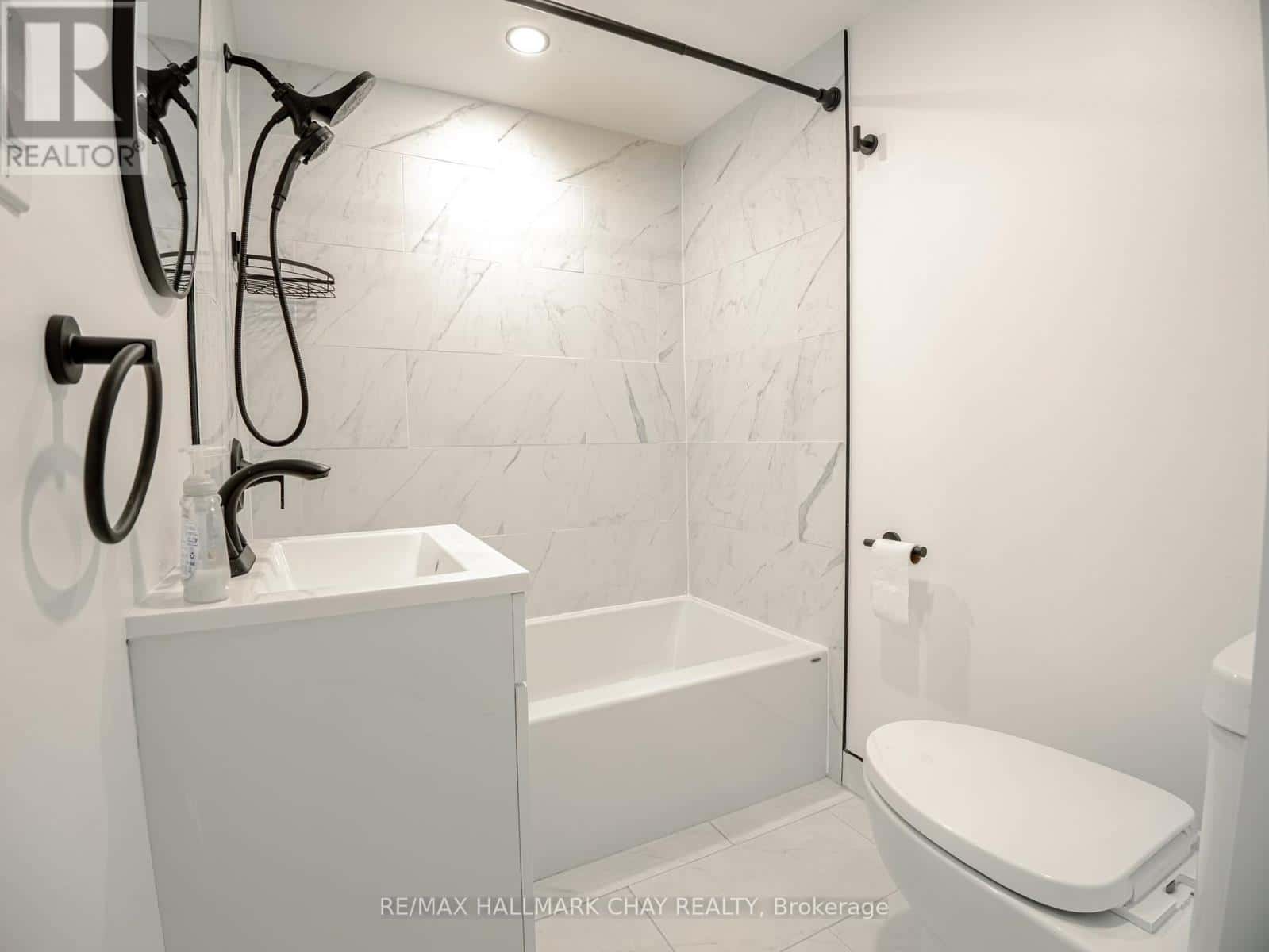 UPPER - 100 DONALD STREET — Barrie (Lakeshore), Ontario - Photo 5 of 17