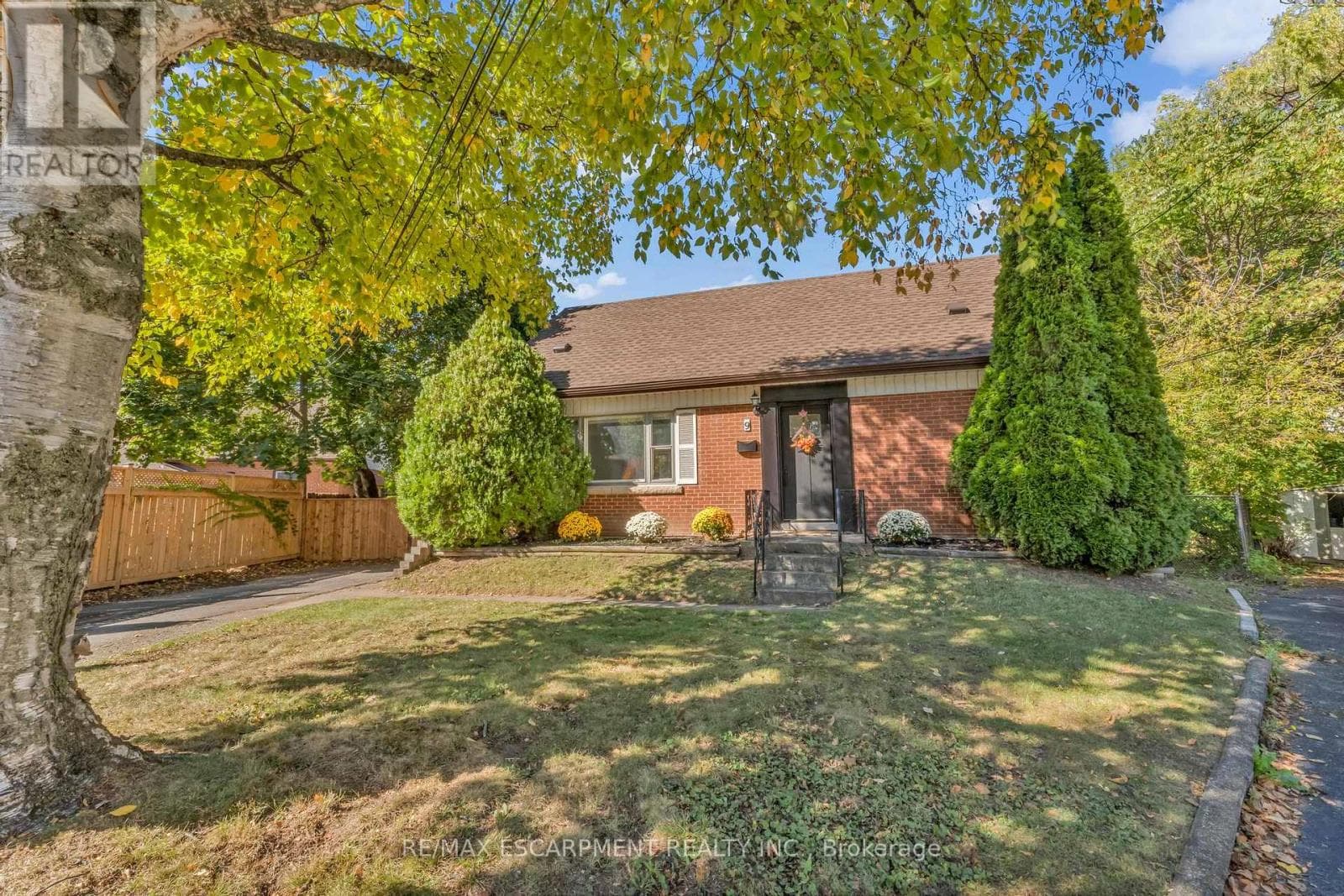 9 ELAINE COURT — Hamilton (Rosedale), Ontario - Main photo