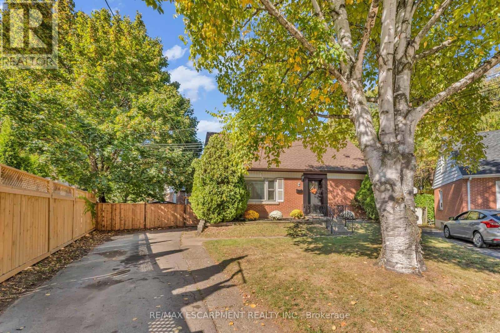 9 ELAINE COURT — Hamilton (Rosedale), Ontario - Photo 3 of 50