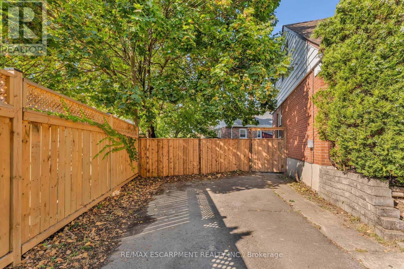 9 ELAINE COURT — Hamilton (Rosedale), Ontario - Photo 4 of 50